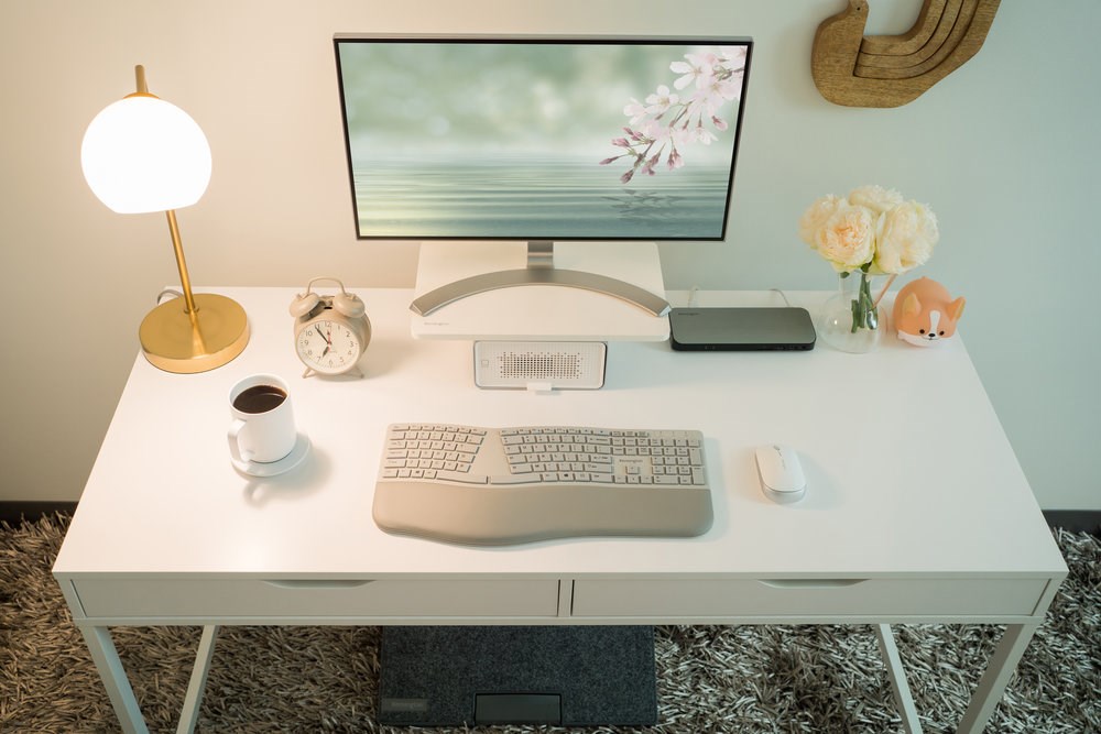 work desk essentials #musthaves #workdesk #homeoffice #desk