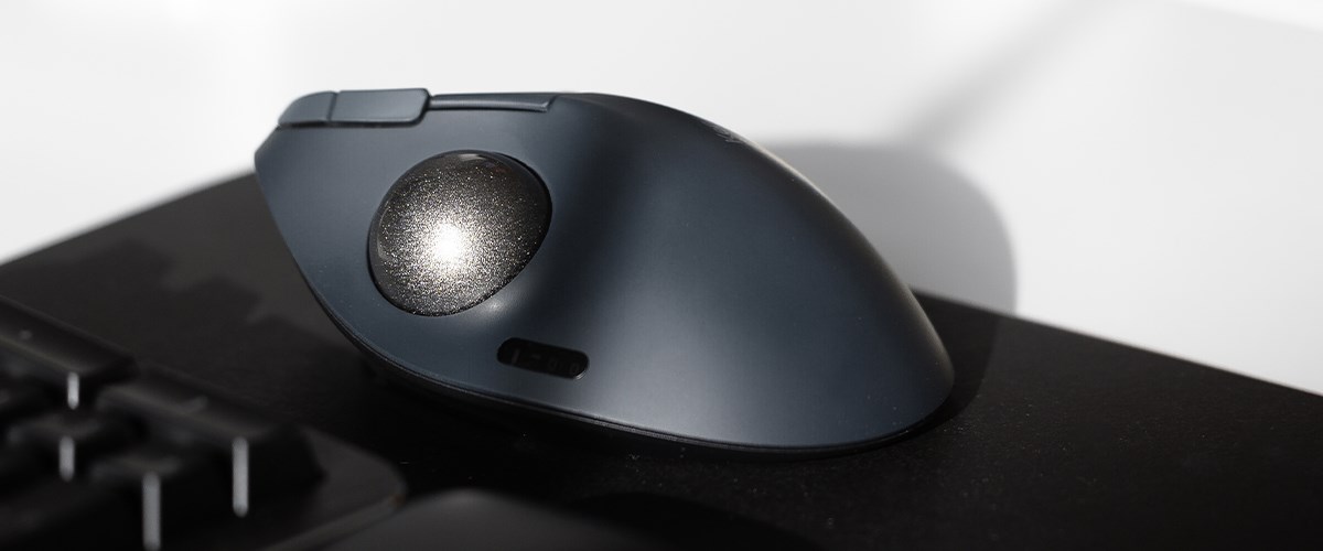 close-up of the Kensington ProFit Ergo TB550 trackball mouse, showing its sleek ergonomic design.