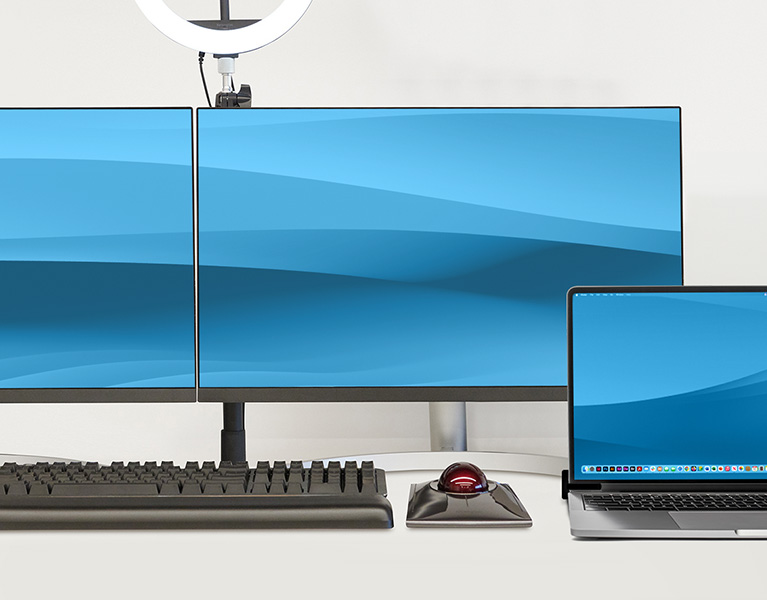 Macbook 已连接到多台肯辛通 Kensington 设备和两台显示器。