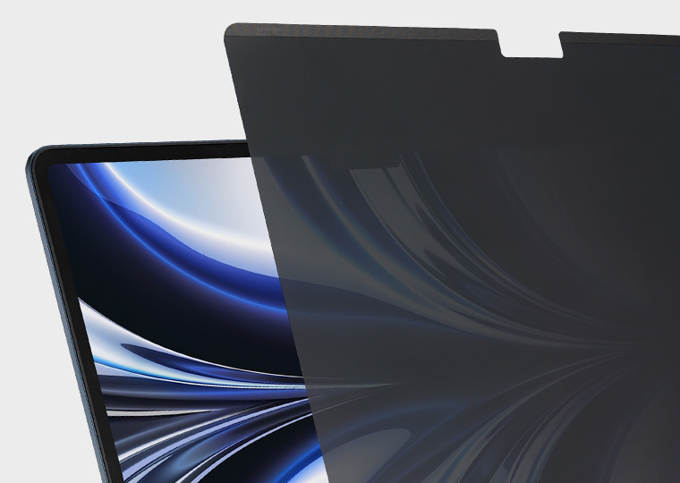 MagPro™ Elite 系列 MacBook Pro 专用磁吸式防窥屏在笔记本电脑屏幕上的使用效果。