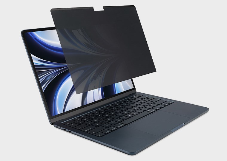 Kensington MagPro™ Elite magneettinen näytön tietoturvasuoja MacBook Prolle näkyvissä kannettavan näytöllä.