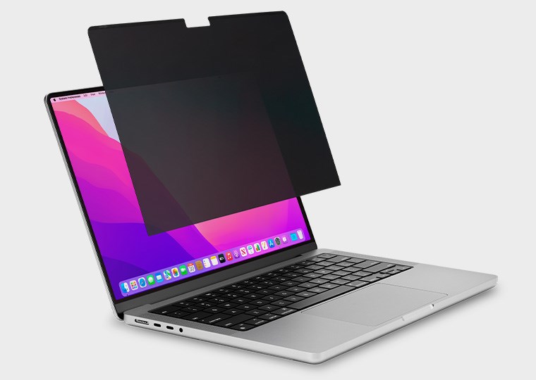 Kensington MagPro™ Elite magneettinen näytön tietoturvasuoja Apple MacBook Airille näkyvissä kannettavan näytöllä.